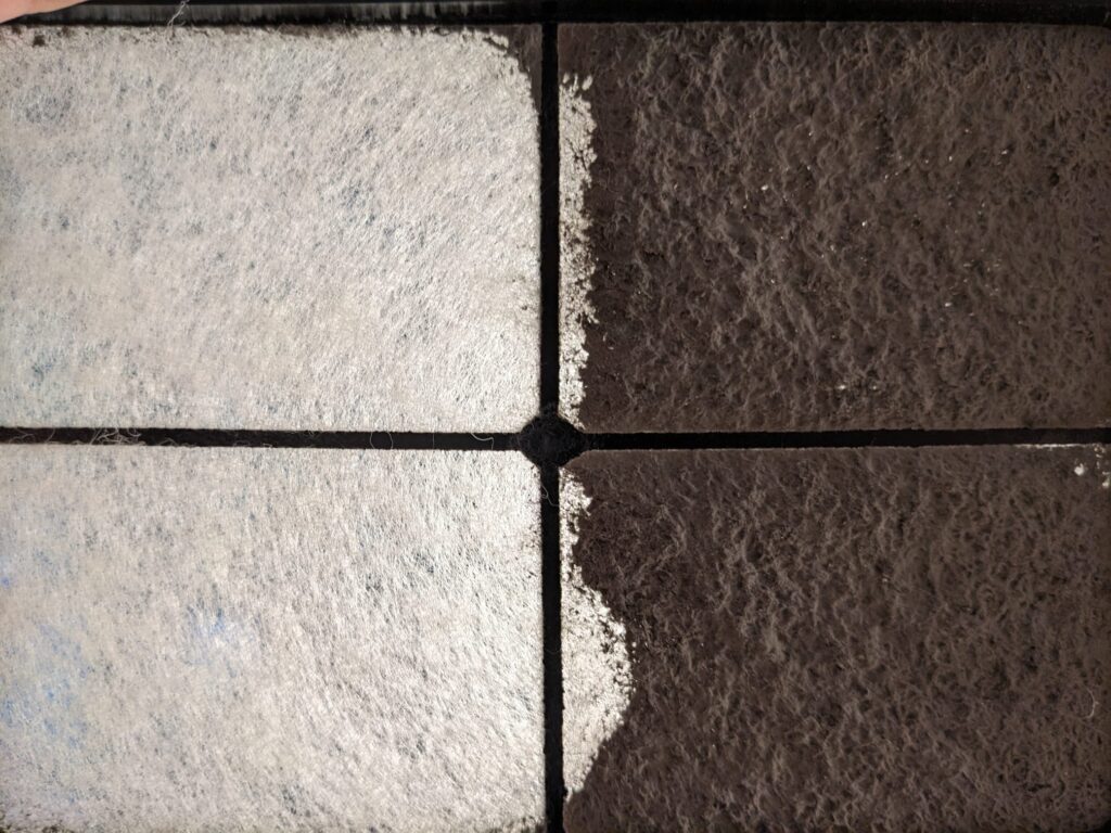 Deckenfilter, halb gestaubsaugt